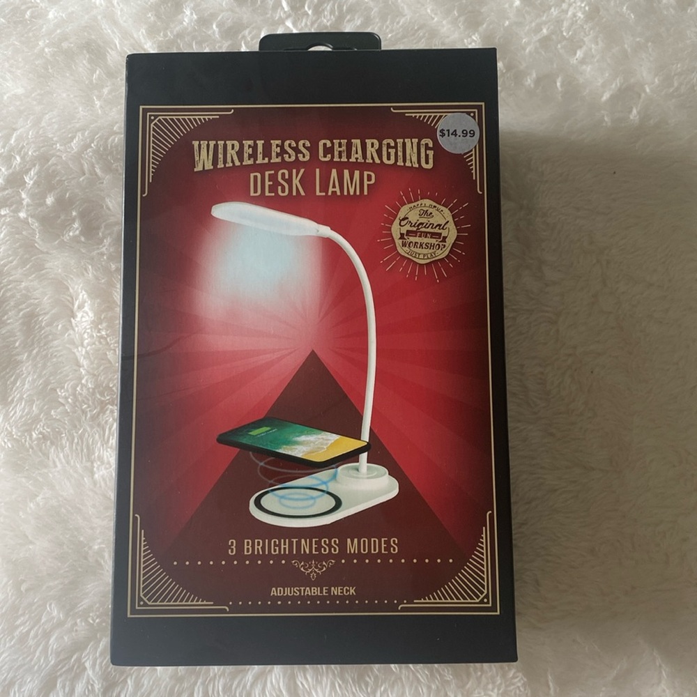 NWT- Wireless charging desk lamp